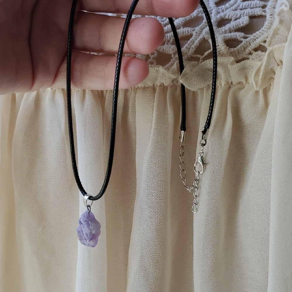 🛍️BUNDLE ONLY ITEM🛍️ Raw amethyst necklace - Picture 4 of 4